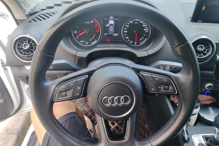 Audi A3 2018 car image #12