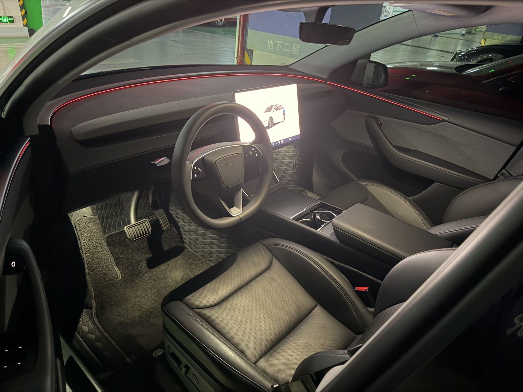 Tesla Model Y 2025 #5 Tesla Model Y 2025 car image #5
