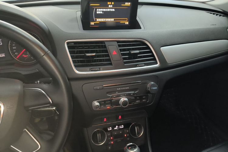 Audi Q3 2018 #10 Audi Q3 2018 car image #10