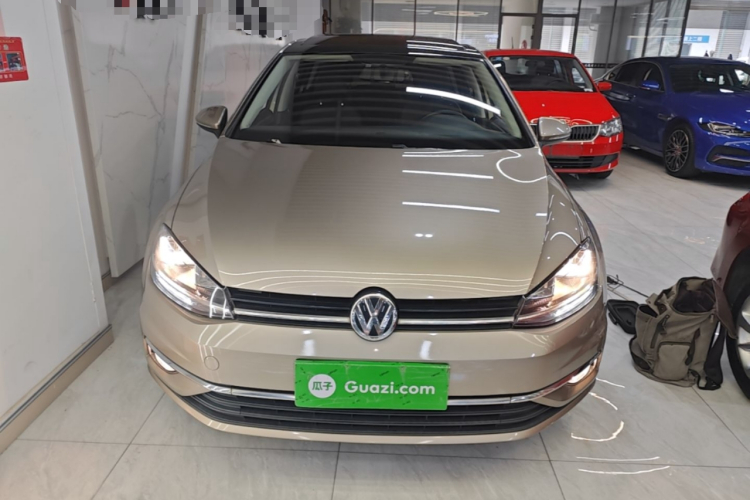 Volkswagen Golf 2018 car image #3