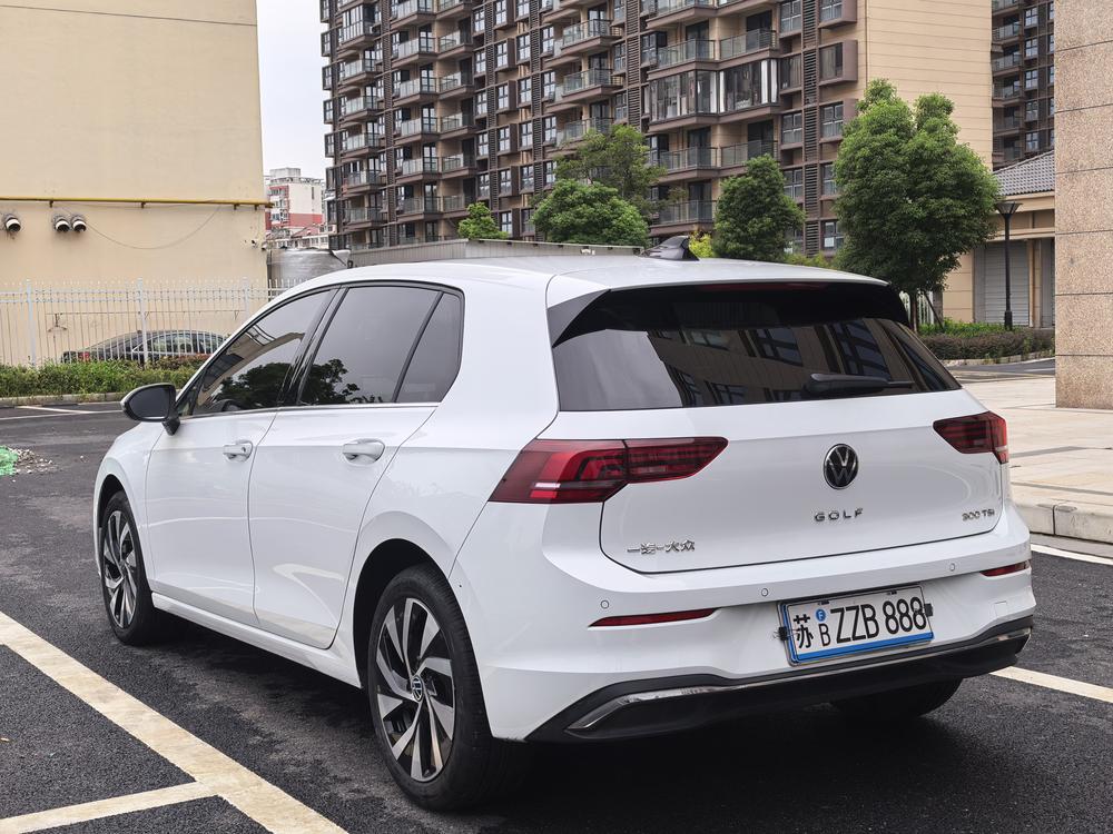 Volkswagen Golf 2025 car image #5