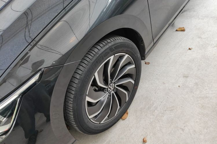 Volkswagen Golf 2021 car image #9