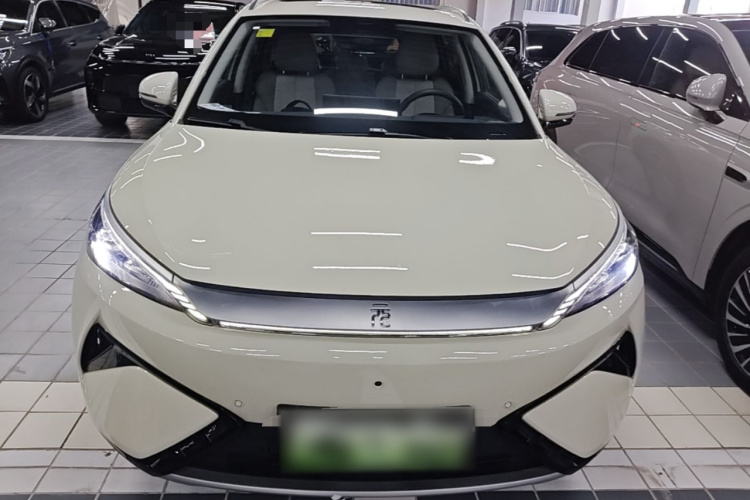 2025 car image #3