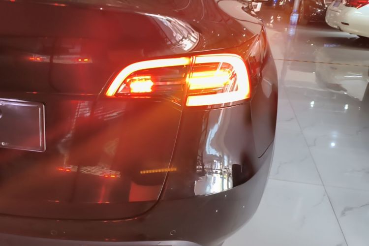Tesla Model Y 2022 #8 Tesla Model Y 2022 car image #8