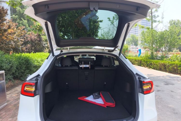 Tesla Model Y 2021 #19 Tesla Model Y 2021 car image #19