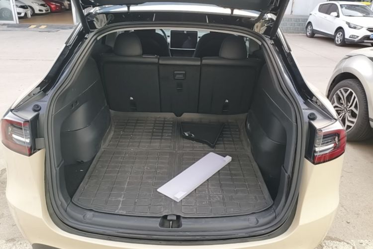 Tesla Model Y 2023 #19 Tesla Model Y 2023 car image #19