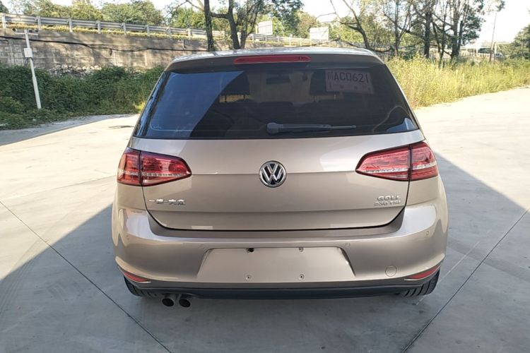 Volkswagen Golf 2017 car image #6