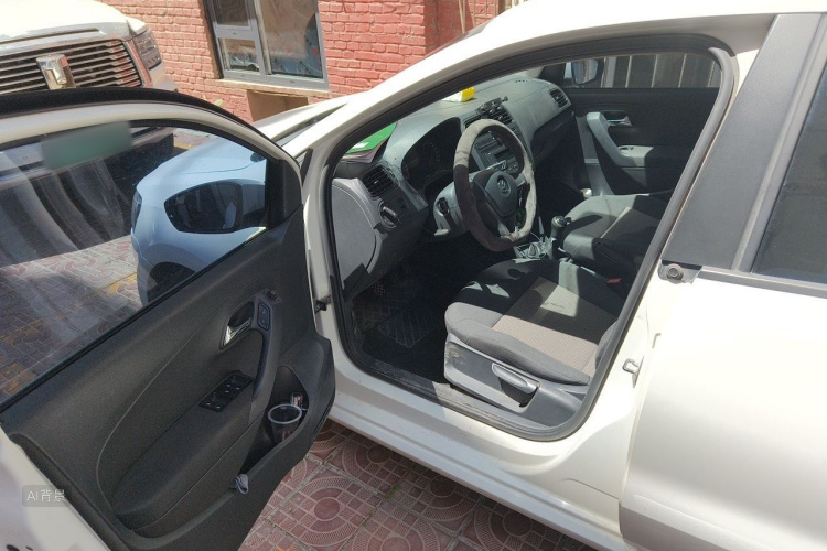 Volkswagen Polo 2016 car image #18