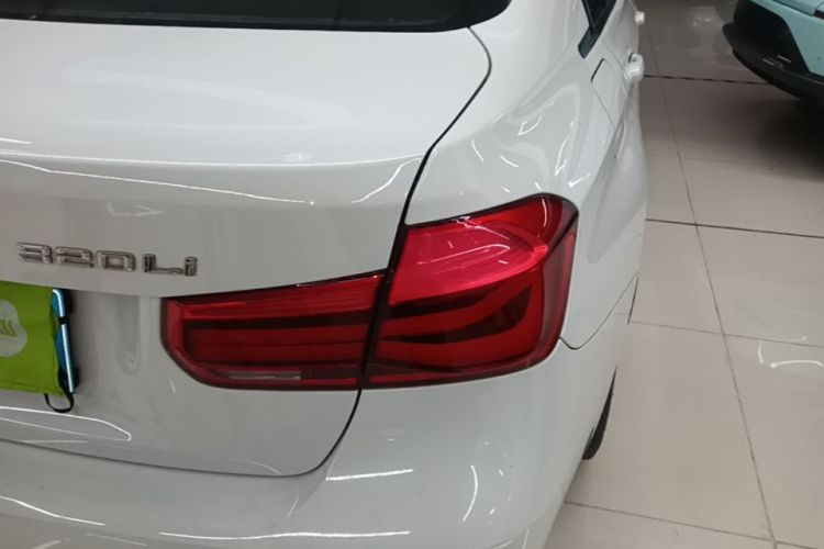 BMW 3 Series 2018 #8 BMW 3 Series 2018 صورة سيارة #8