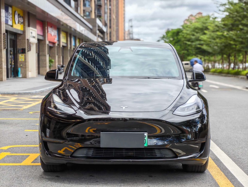 Tesla Model Y 2022 car image #2