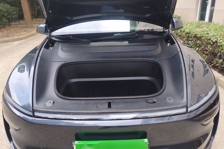 Tesla Model Y 2025 #20 Tesla Model Y 2025 car image #20