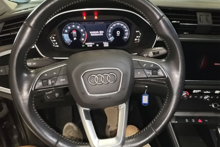 Audi Q3 2021 car image #11