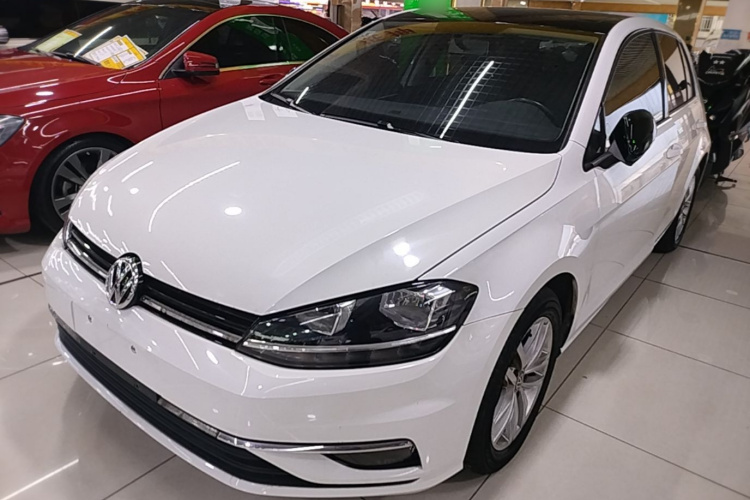 Volkswagen Golf 2018 car image #2