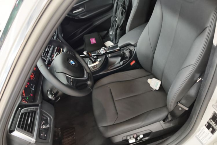 BMW 3 Series 2016 immagine di auto #15