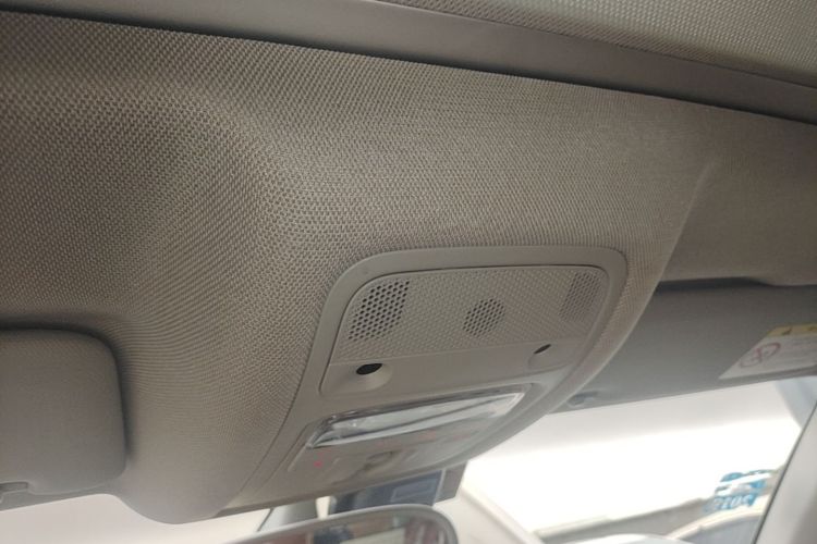 Audi Q3 2015 car image #18