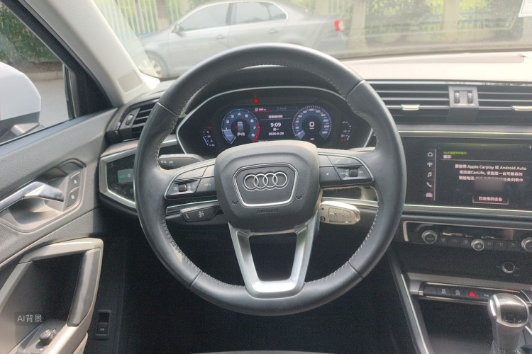 Audi Q3 2019 car image #12
