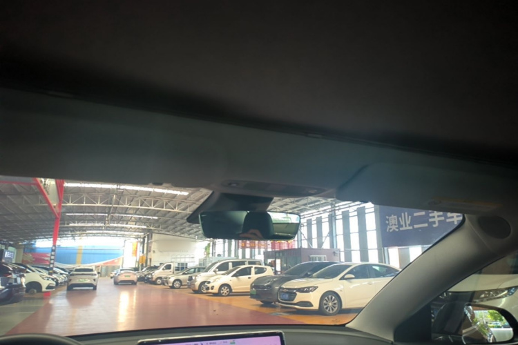 Tesla Model 3 2020 car image #18