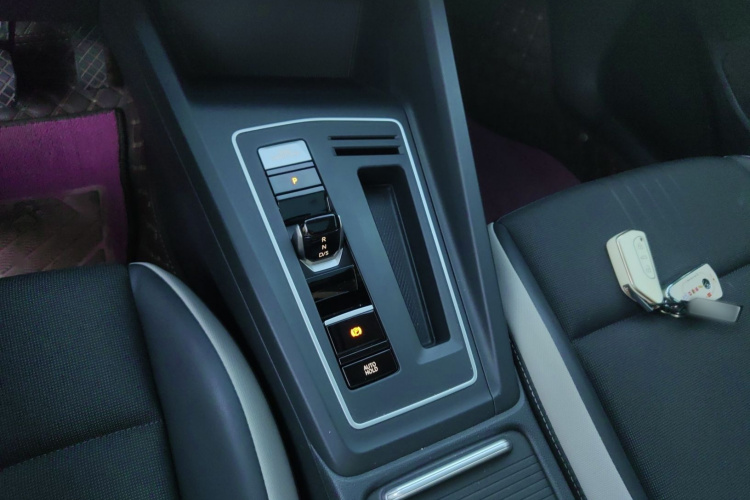 Volkswagen Golf 2022 صورة سيارة #24