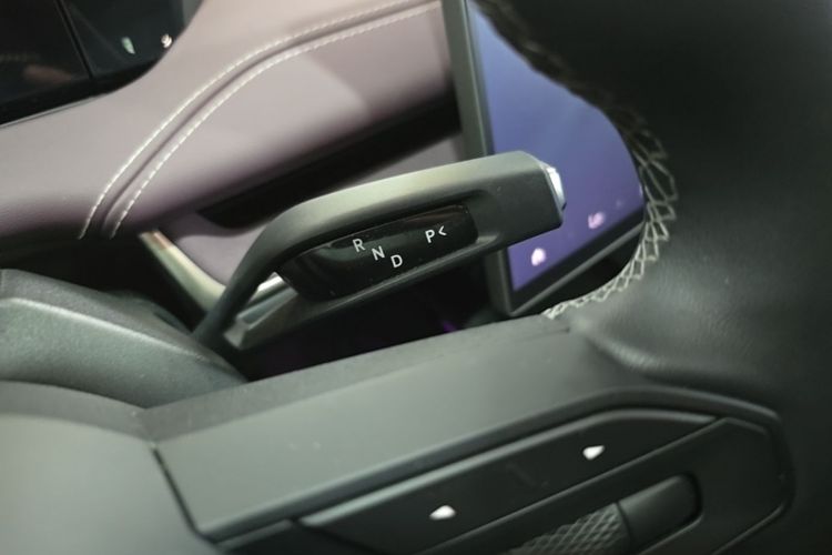 MI SU7 2025 immagine di auto #14
