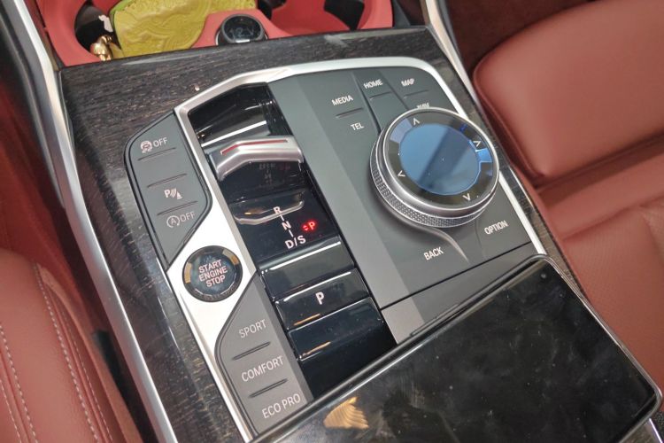 BMW 3 Series 2023 صورة سيارة #14