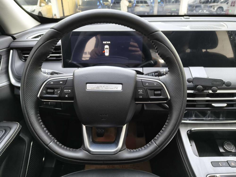 Jetour X70 PLUS 2023 car image #12