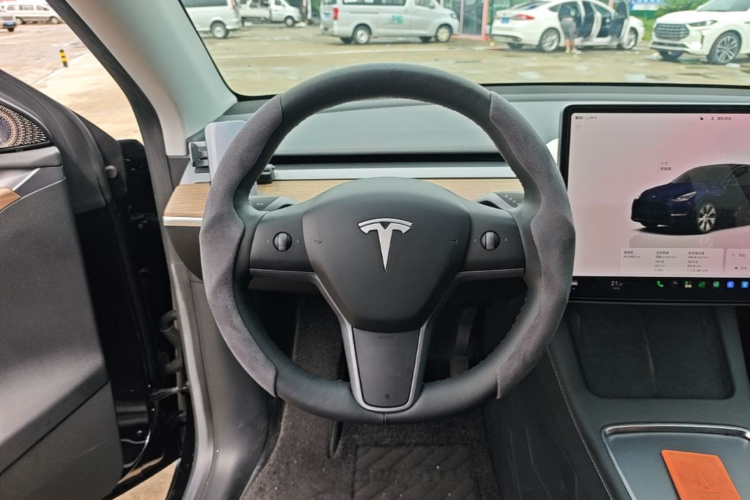Tesla Model Y 2023 #11 Tesla Model Y 2023 immagine di auto #11