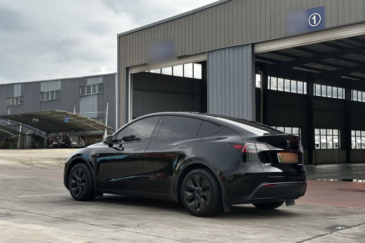 Tesla Model Y 2024 car image #6