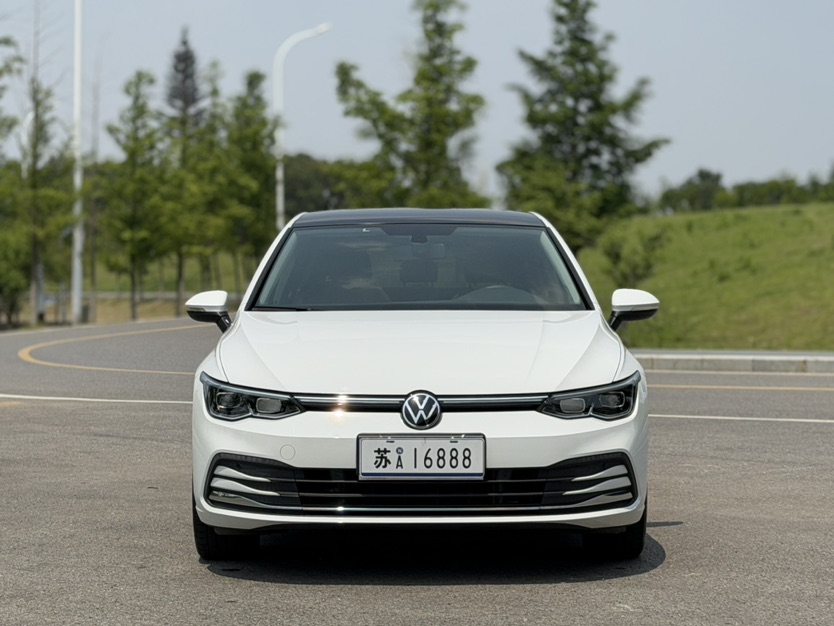 Volkswagen Golf 2021 car image #2