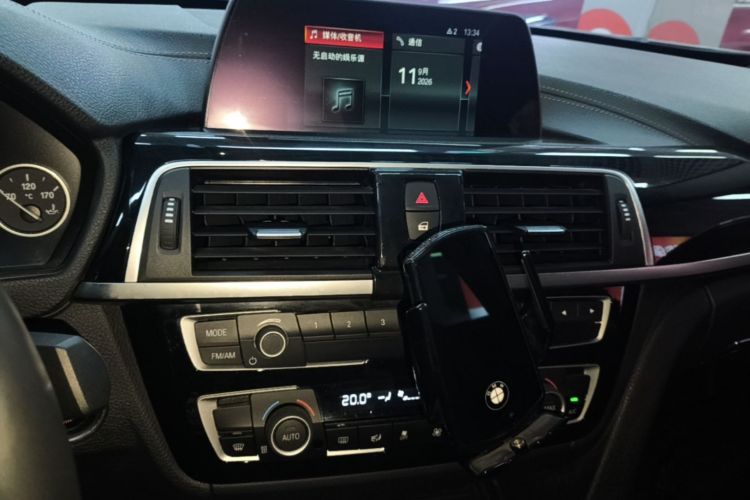 BMW 3 Series 2018 car image #13