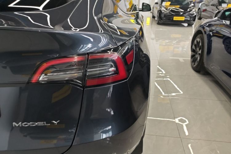 Tesla Model Y 2024 car image #8