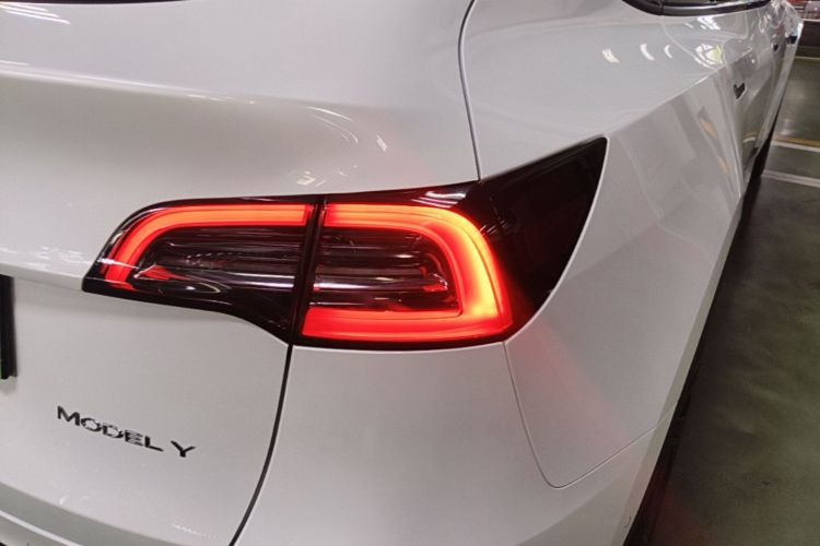 Tesla Model Y 2024 #8 Tesla Model Y 2024 car image #8