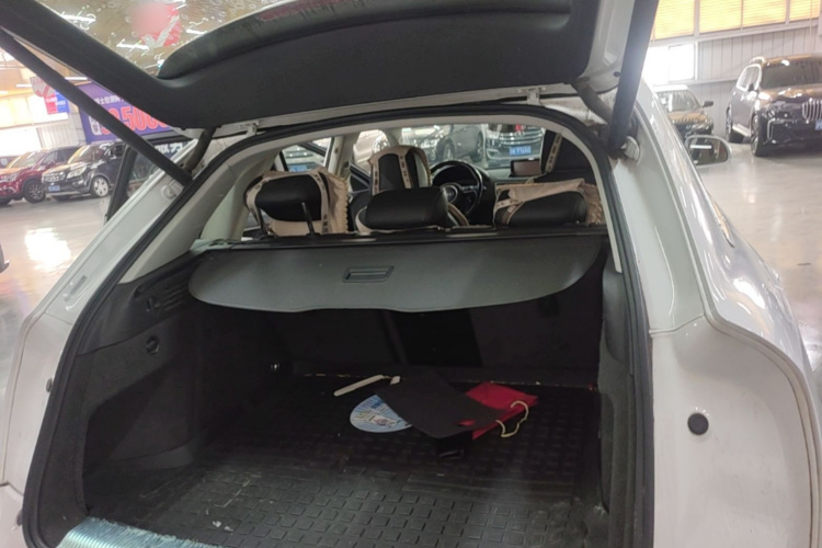 Audi Q3 2016 car image #19