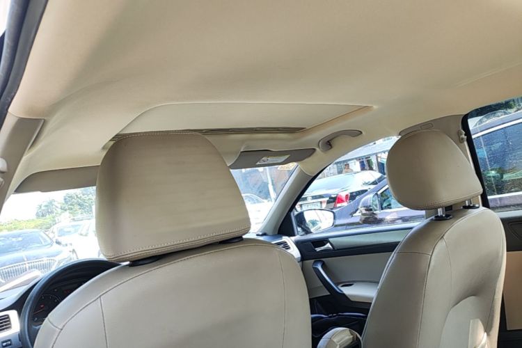 Volkswagen Santana 2015 car image #17