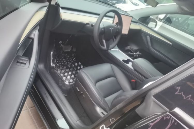 Tesla Model Y 2022 immagine di auto #16