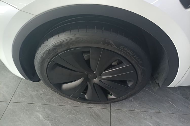 Tesla Model Y 2024 #9 Tesla Model Y 2024 car image #9