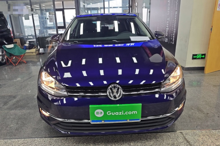 Volkswagen Golf 2019 car image #3