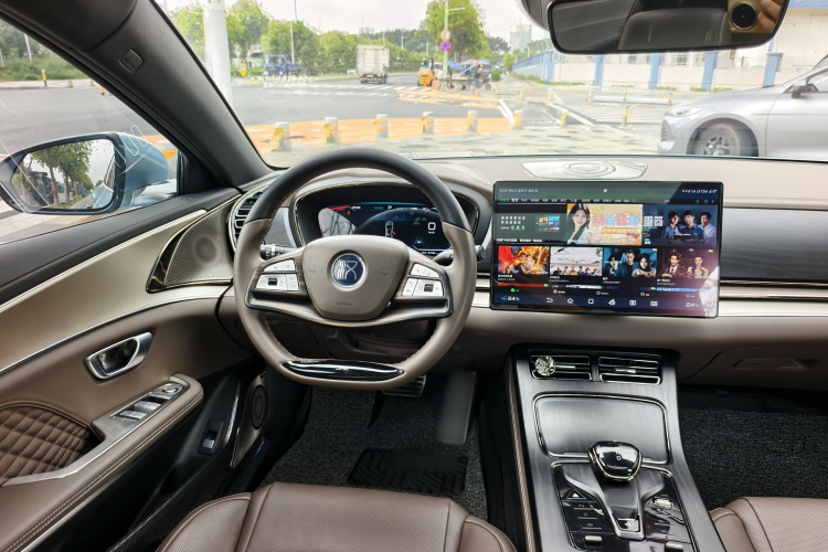 BYD Han 2023 car image #17