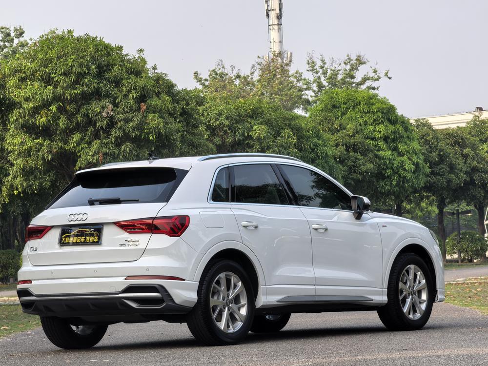 Audi Q3 2020 car image #5