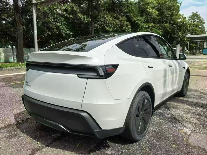 Tesla Model Y 2026 car image #7