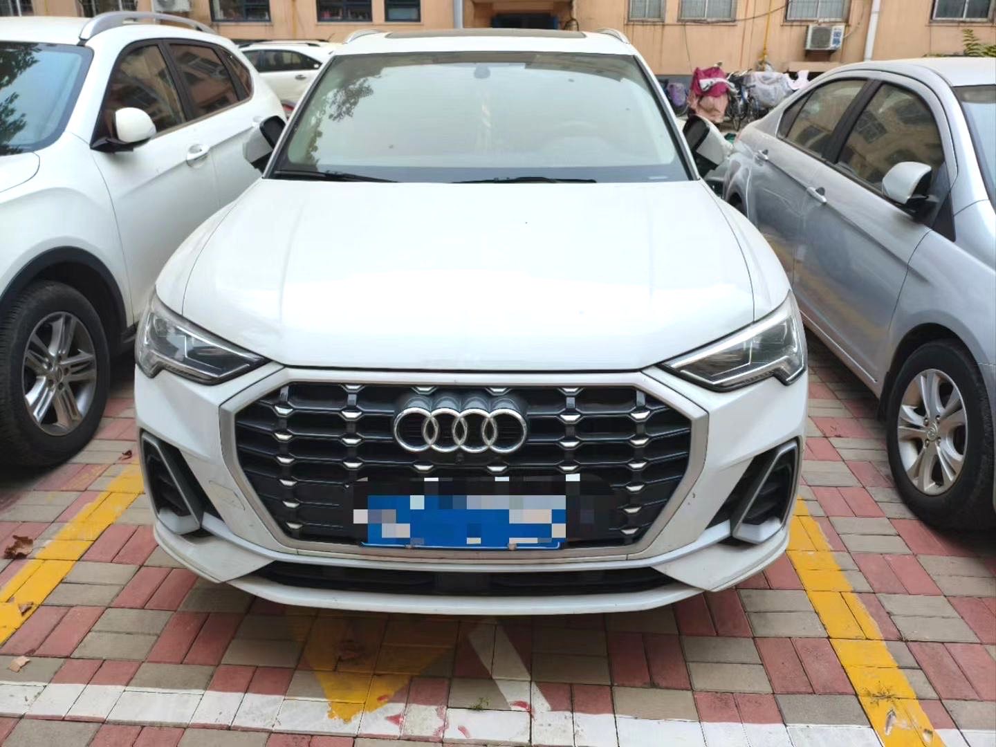 Audi Q3 2022 car image #2