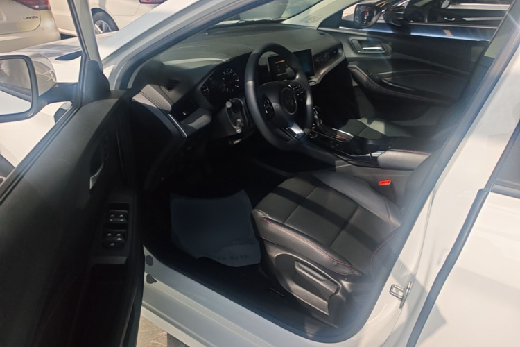MG 5 2024 imagen de coche #16