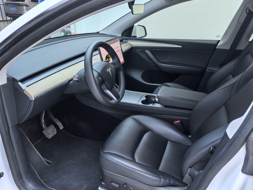 Tesla Model Y 2023 #2 Tesla Model Y 2023 car image #2