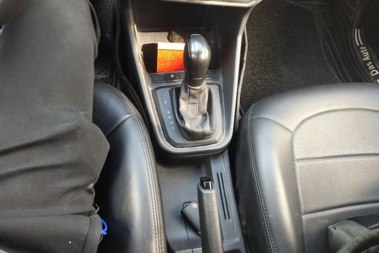 Volkswagen Santana 2021 صورة سيارة #14