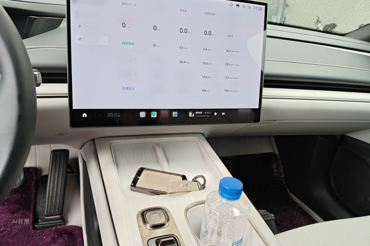 MI SU7 2024 immagine di auto #11