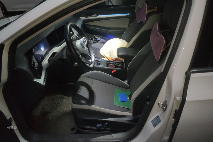 Volkswagen Golf 2021 car image #17
