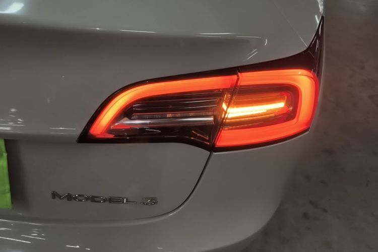Tesla Model 3 2023 immagine di auto #8