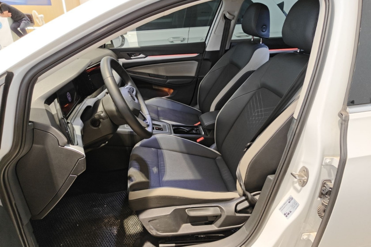 Volkswagen Golf 2024 car image #15