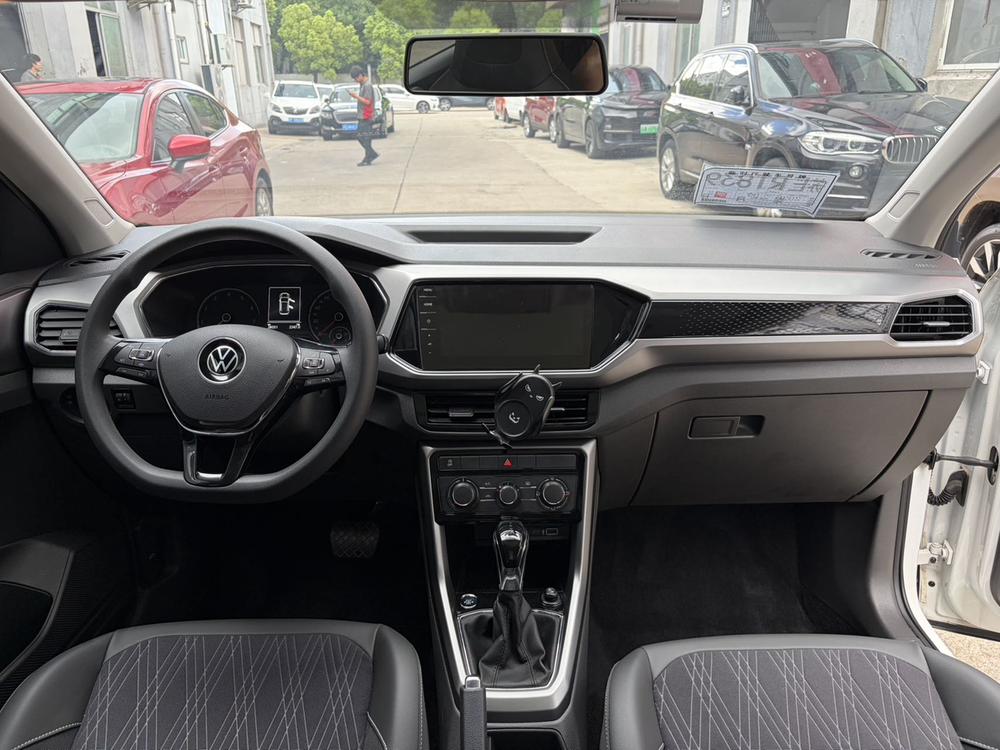 Volkswagen T-Cross 2021 #10 Volkswagen T-Cross 2021 car image #10