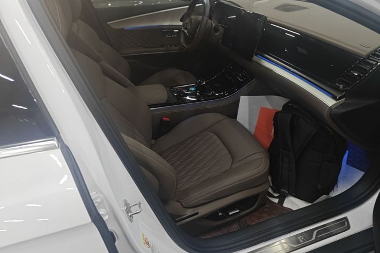 BYD Han 2023 car image #24