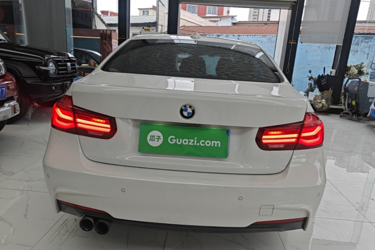 BMW 3 Series 2018 #6 BMW 3 Series 2018 car image #6